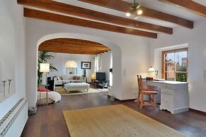 Mallorca traditional stone village house