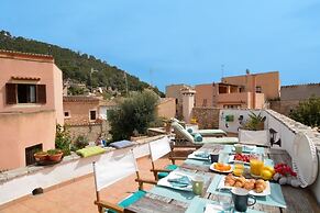 Mallorca traditional stone village house