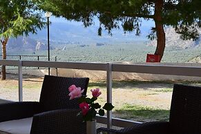 Chrissa Camping Rooms & Bungalows