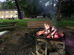 Meadowlark Motel with Restaurant & Bar