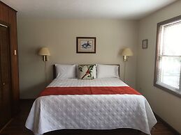 Meadowlark Motel with Restaurant & Bar