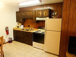 Meadowlark Motel with Restaurant & Bar