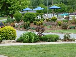 Meadowlark Motel with Restaurant & Bar