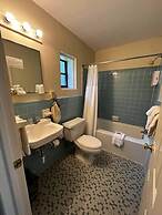 Meadowlark Motel with Restaurant & Bar