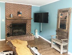 Meadowlark Motel with Restaurant & Bar