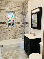 Boston Lodge and Suites