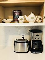 Boston Lodge and Suites