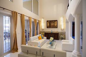 Villa with Spectacular Sea View