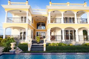 Villa with Spectacular Sea View