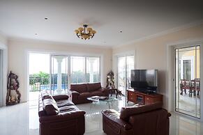 Villa with Spectacular Sea View