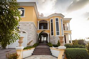 Villa with Spectacular Sea View