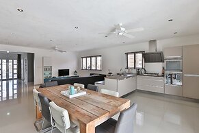 Luxury Villa With Pool in Jan Thiel