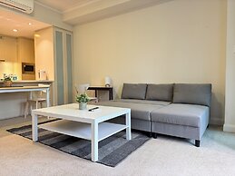 Stylish Waterfront Apt in Rhodes
