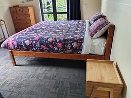 Purple Hen Country Lodge