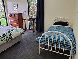 Purple Hen Country Lodge