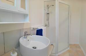 Purple Hen Country Lodge