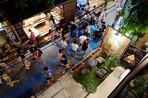 Bloom Cafe & Hostel Lipe