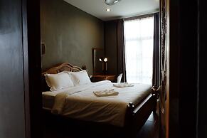 Bloom Cafe & Hostel Lipe