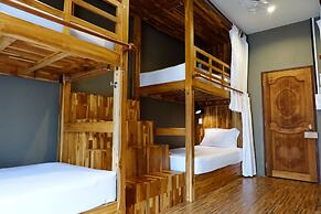 Bloom Cafe & Hostel Lipe