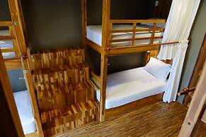 Bloom Cafe & Hostel Lipe