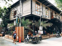 Bloom Cafe & Hostel Lipe