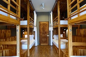 Bloom Cafe & Hostel Lipe