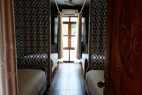 Bloom Cafe & Hostel Lipe