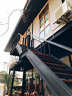 Bloom Cafe & Hostel Lipe