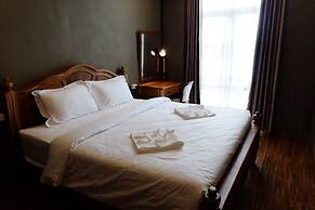 Bloom Cafe & Hostel Lipe