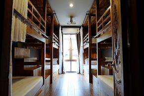 Bloom Cafe & Hostel Lipe