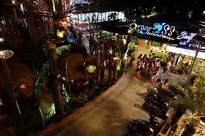 Bloom Cafe & Hostel Lipe