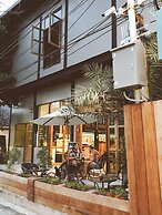 Bloom Cafe & Hostel Lipe