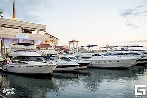 Marina Yacht Hotel