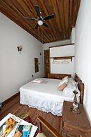 Birgi Hotel Saliha Hanim Tas Konak