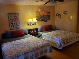 Brad's Desert Inn