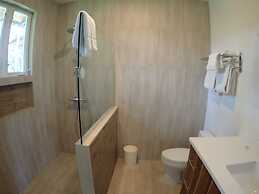 Siesta - Runaway Bay 5BR