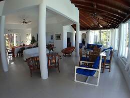 Siesta - Runaway Bay 5BR