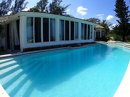 Siesta - Runaway Bay 5BR