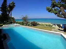 Siesta - Runaway Bay 5BR