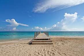 Siesta - Runaway Bay 5BR