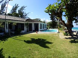 Siesta - Runaway Bay 5BR