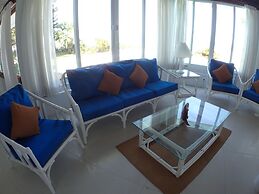 Siesta - Runaway Bay 5BR