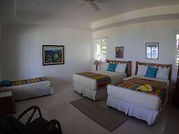 Siesta - Runaway Bay 5BR