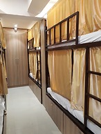 Golden Dormitory - Hostel