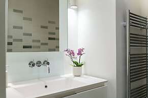 Urban Chic - Chiltern and Baker