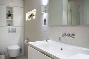 Urban Chic - Chiltern and Baker