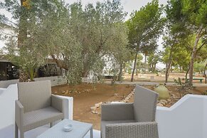 Hari Club Beach Resort