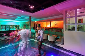 Hari Club Beach Resort