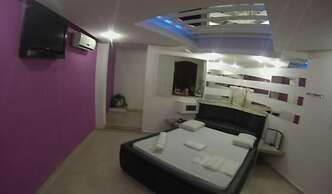 Flamboyant Motel - Adults Only