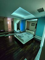 Flamboyant Motel - Adults Only